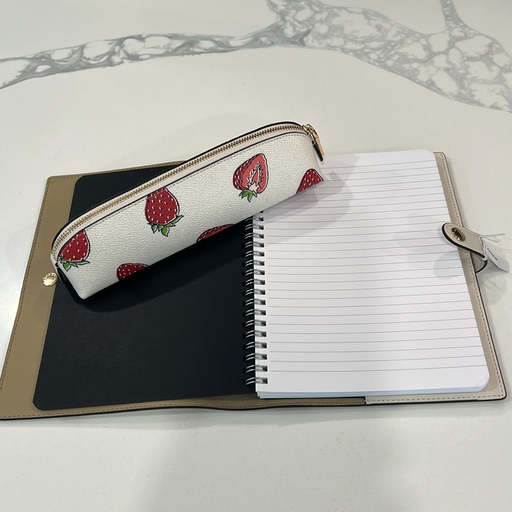 Cute.🍓Coach🍓Notebook &✏️✏️Case. - Picture 5 of 16